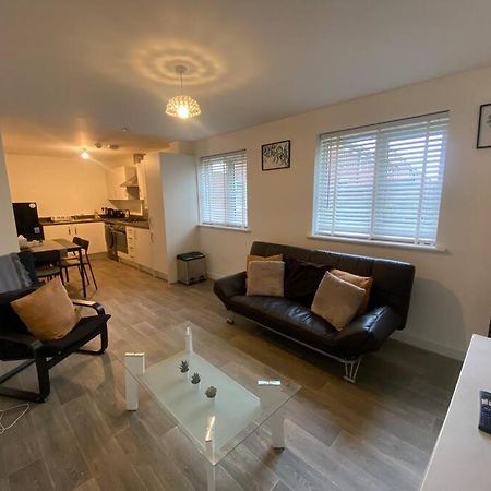 2 Bedroom Private Spacious Apartment In West Midlands Бирмингем Экстерьер фото