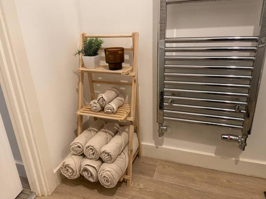 2 Bedroom Private Spacious Apartment In West Midlands Бирмингем Экстерьер фото
