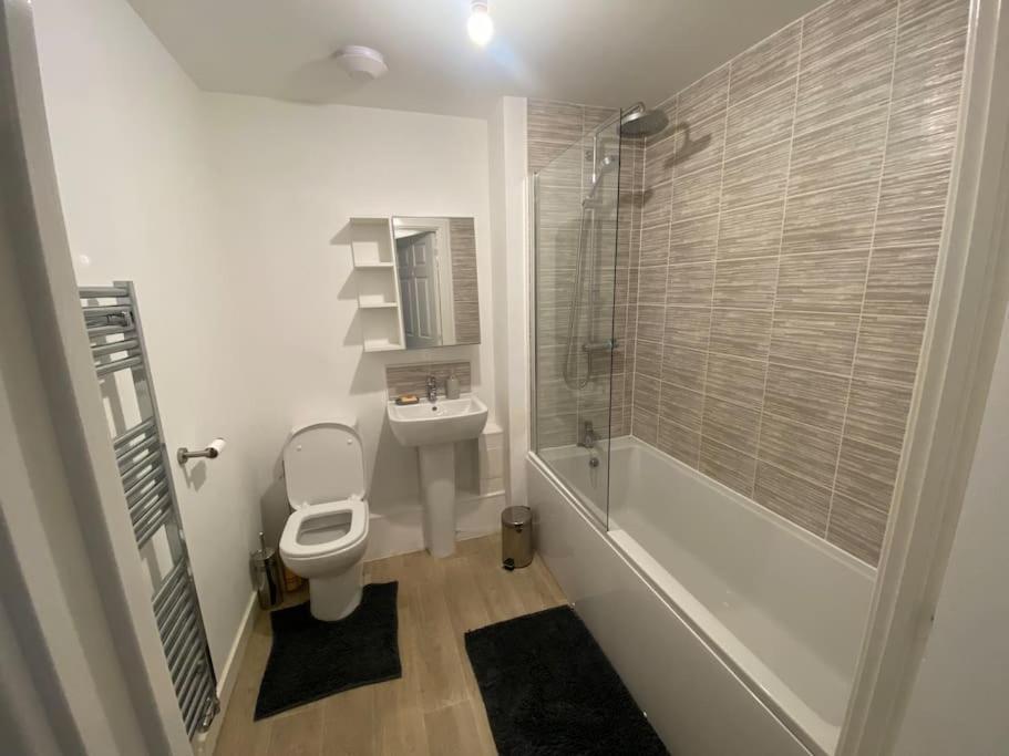 2 Bedroom Private Spacious Apartment In West Midlands Бирмингем Экстерьер фото
