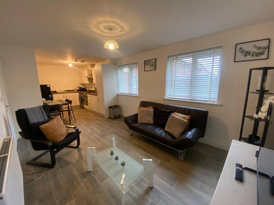 2 Bedroom Private Spacious Apartment In West Midlands Бирмингем Экстерьер фото