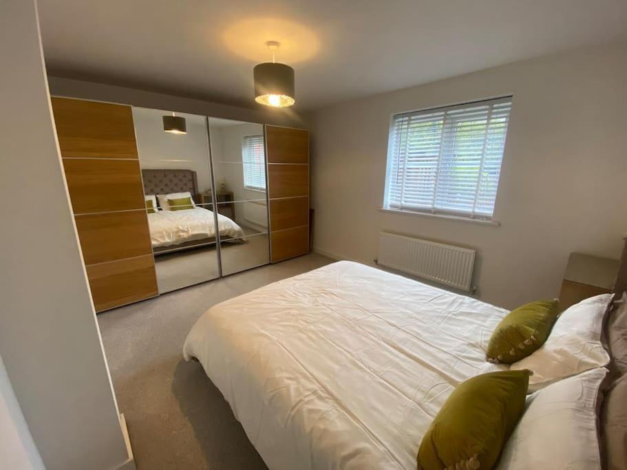 2 Bedroom Private Spacious Apartment In West Midlands Бирмингем Экстерьер фото