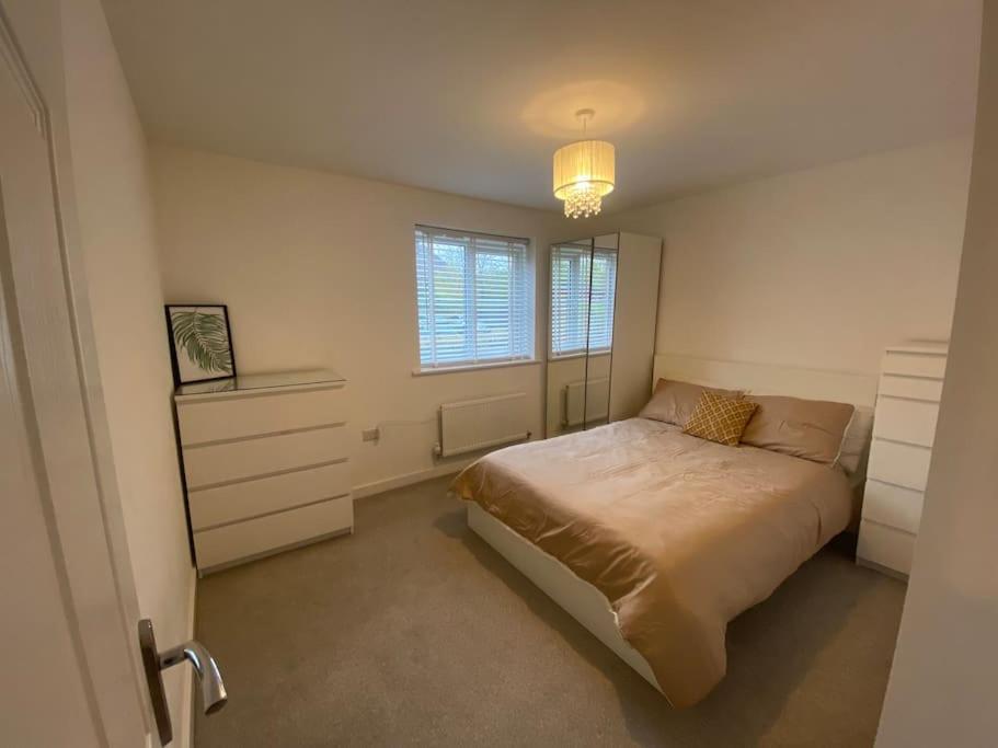 2 Bedroom Private Spacious Apartment In West Midlands Бирмингем Экстерьер фото